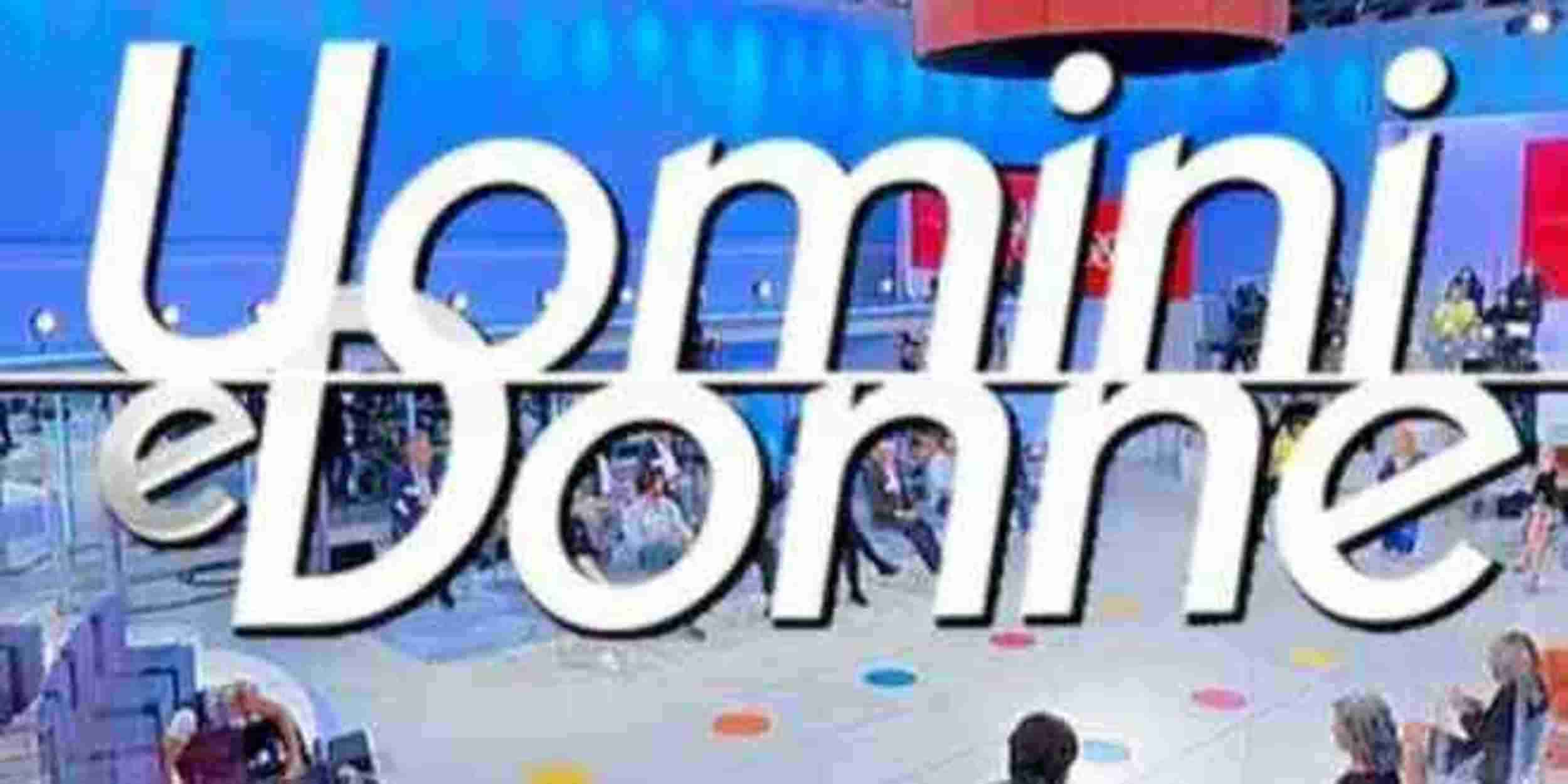 Uomini e Donne tronisti edizione 2001-2002: Tina Cipollari e Claudia Montanarini sul trono classico