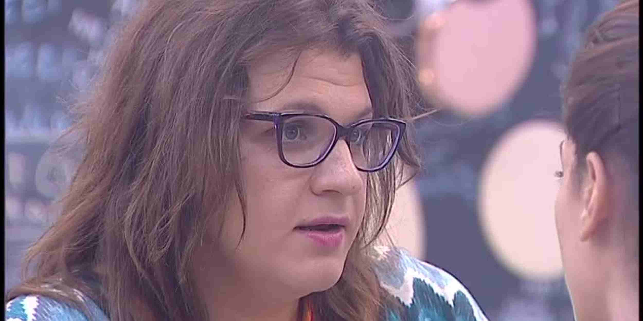 News Grande Fratello 14, le parole vergognose di Rebecca su Federica: la violenza "se la cerca"