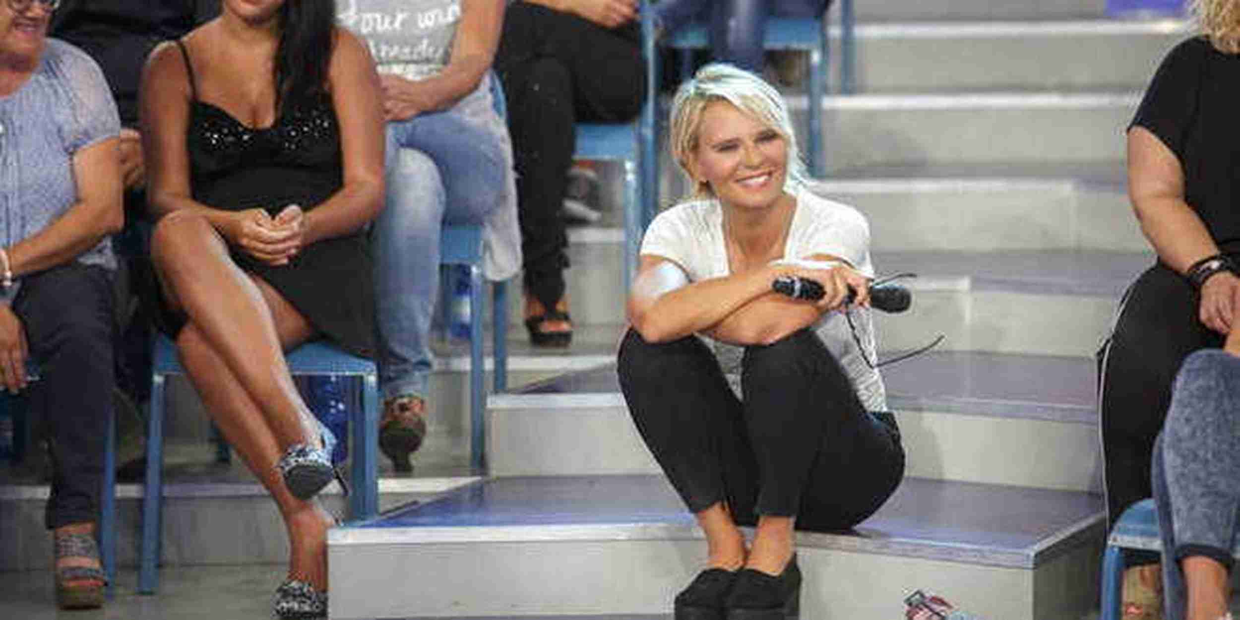Uomini e Donne anticipazioni: gli indizi sui quattro tronisti e il primo nome ufficiale