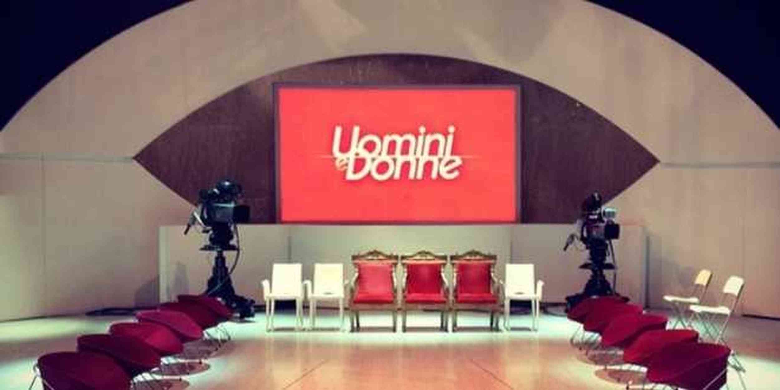 Anticipazioni Uomini e Donne: il programma rischia la sospensione per una settimana, ecco perché