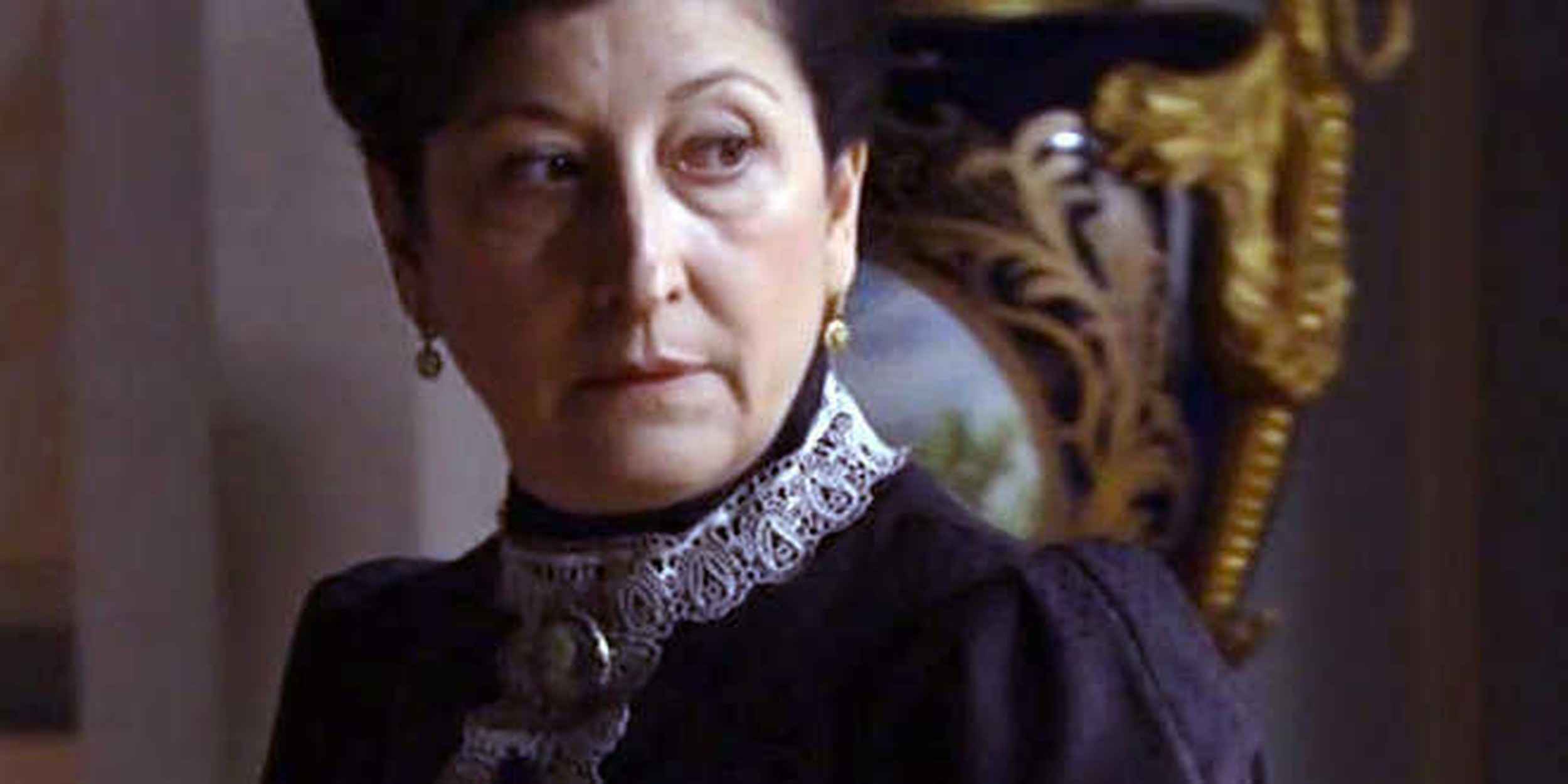 Anticipazioni Una vita, puntate serale 28 maggio 2017: Ursula detta le condizioni