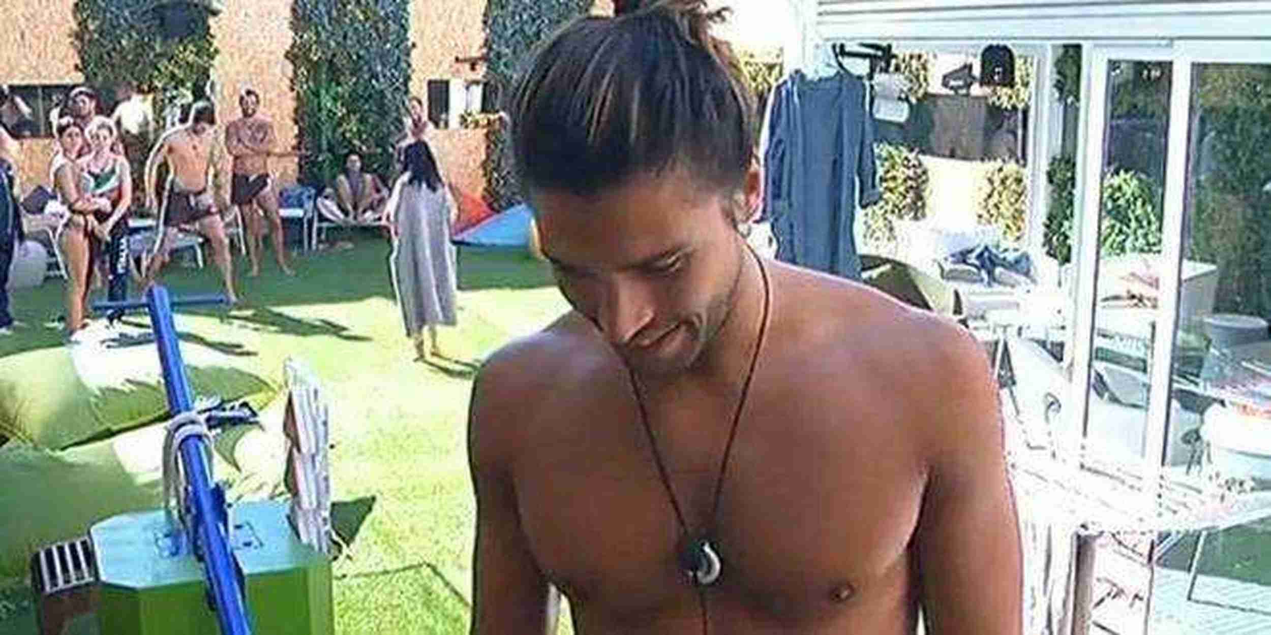 Grande Fratello VIP, famosa showgirl si dichiara a Luca Onestini