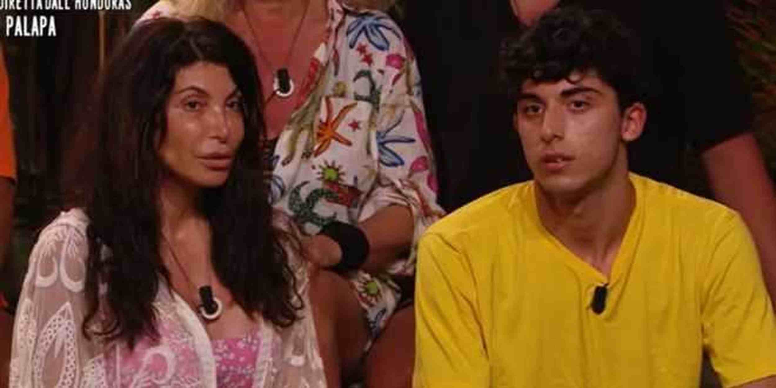 Isola dei Famosi, tutti contro Carmen e Alessandro: sul web le accuse di bullismo