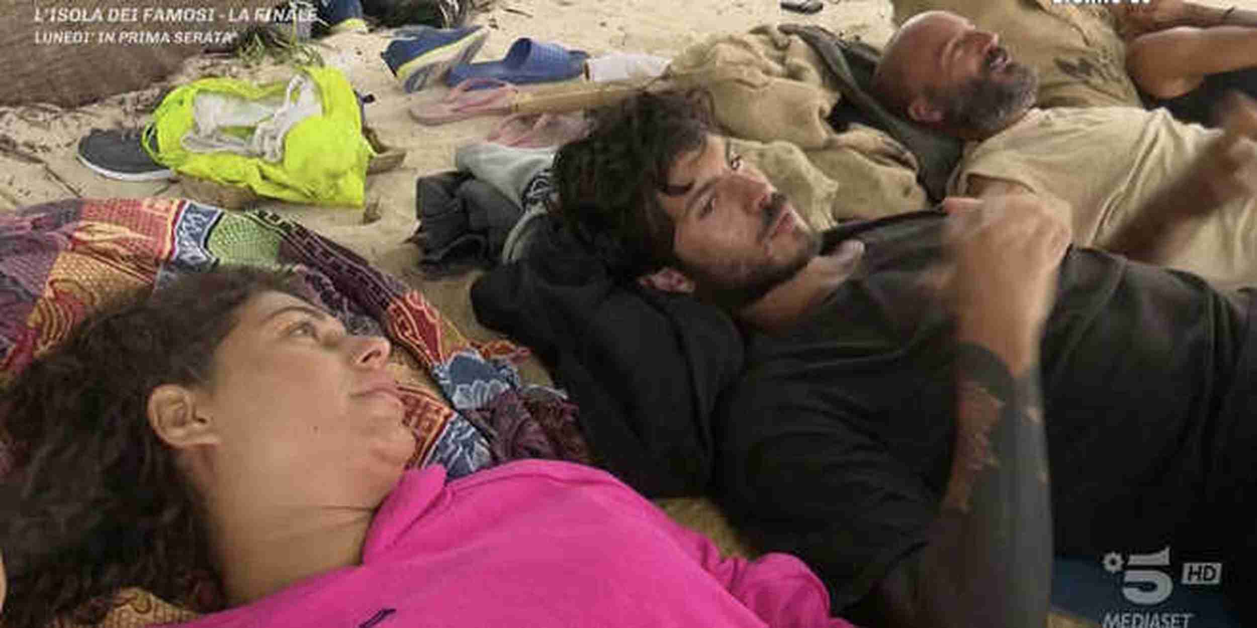 Isola dei Famosi, Luca Daffre prende in giro Maria Laura: “Mi vedrà solo nei sogni”
