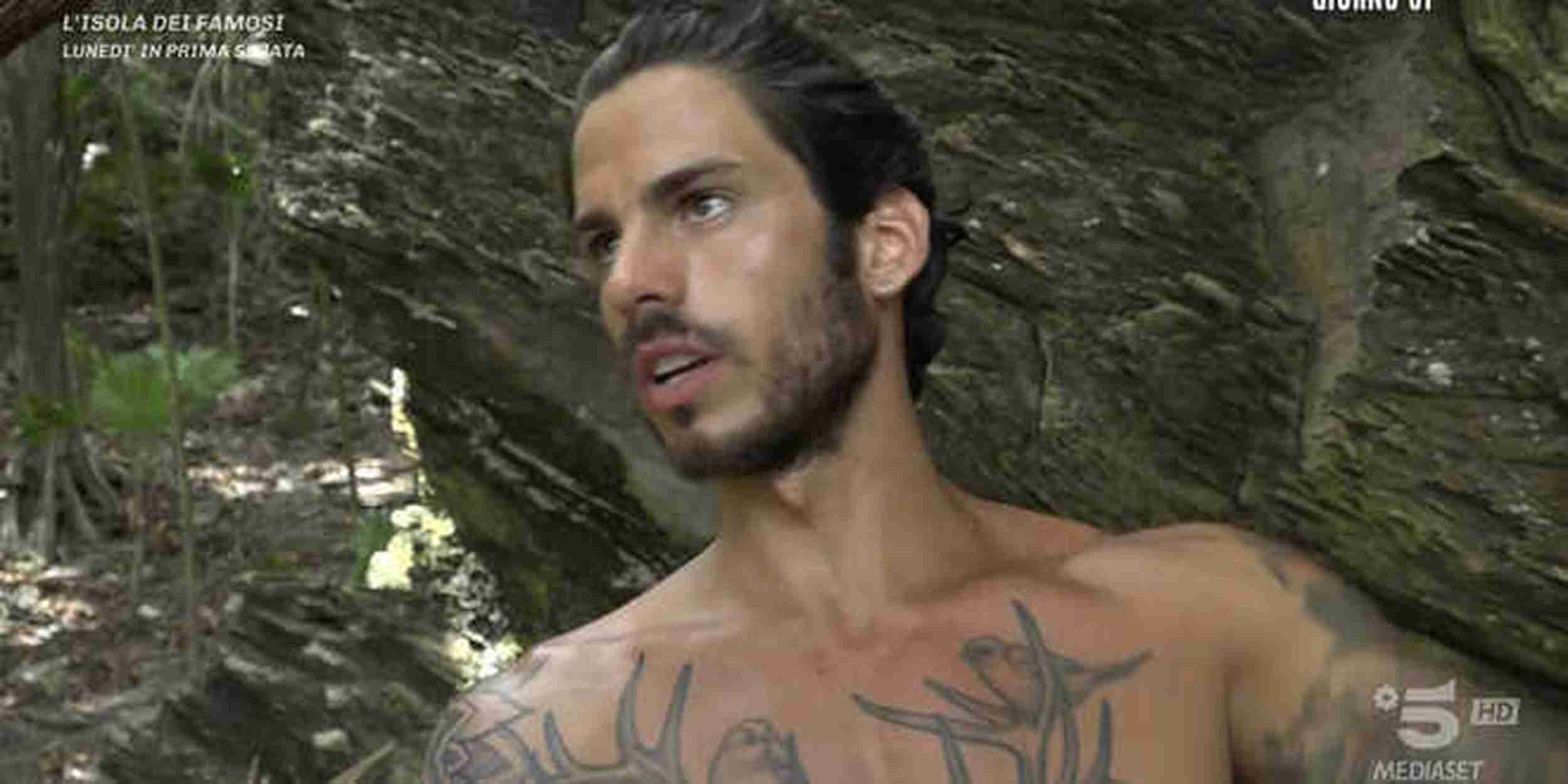 Isola dei Famosi, Luca Daffré svela che significato ha il cervo tatuato sul petto