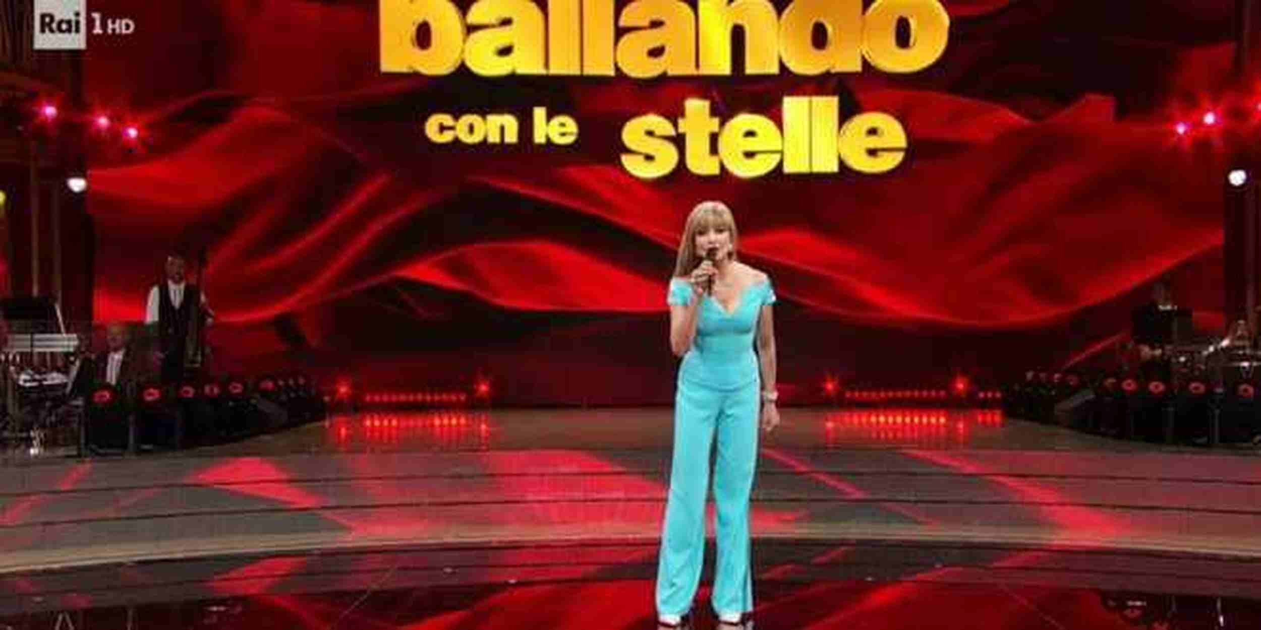 Ballando con le Stelle, storico ballerino dice addio dopo 10 anni: "Non ci sono le basi"