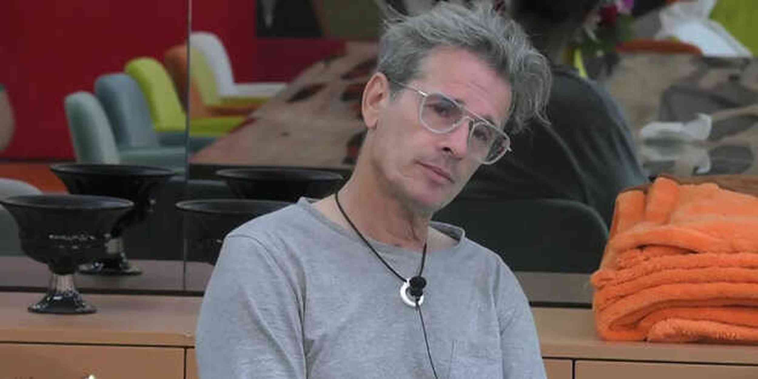 GF Vip 7, Signorini preoccupato per Marco Bellavia: "Farà una visita medica, poi decideremo"