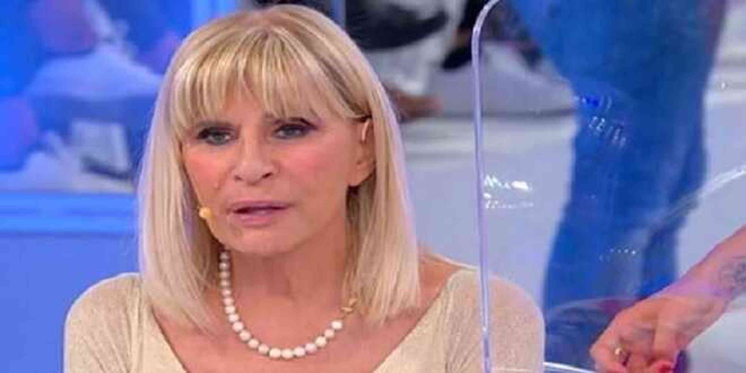 Uomini e Donne, Gemma Galgani torna dal chirurgo estetico: nuovo ritocchino per lei?