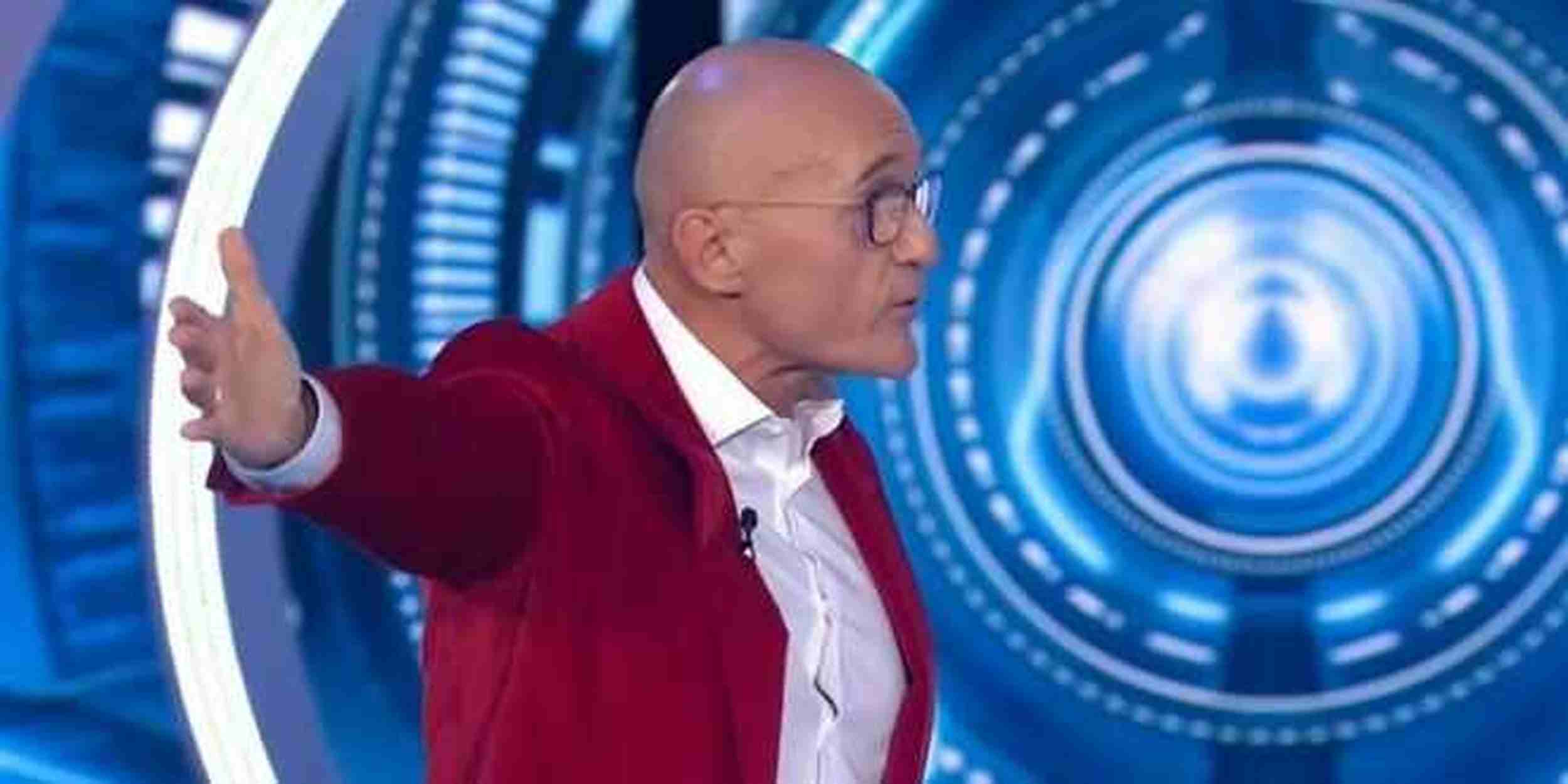 Grande Fratello Vip 7, Alfonso Signorini smentisce tutto in diretta