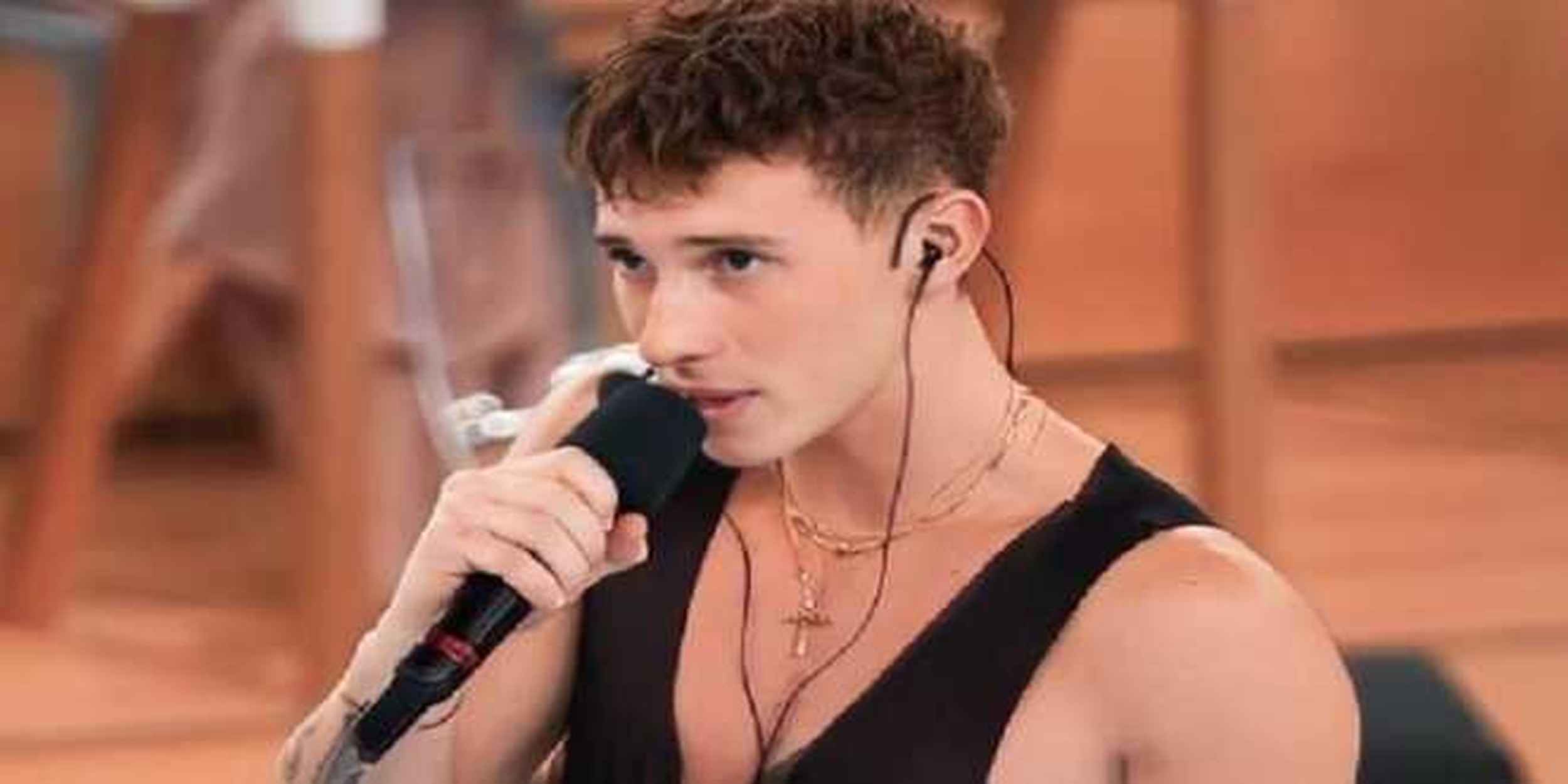 Serale di Amici 22, Wax rinuncia a cantare senza autotune: interviene Maria De Filippi