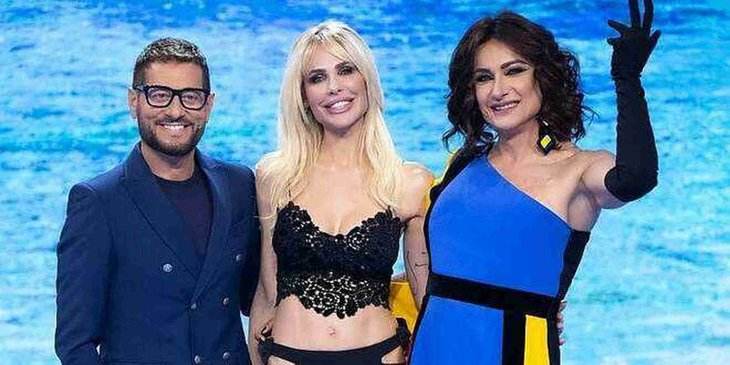 Isola dei Famosi 2023, Enrico Papi sostituito a breve? Gli autori non perdonano
