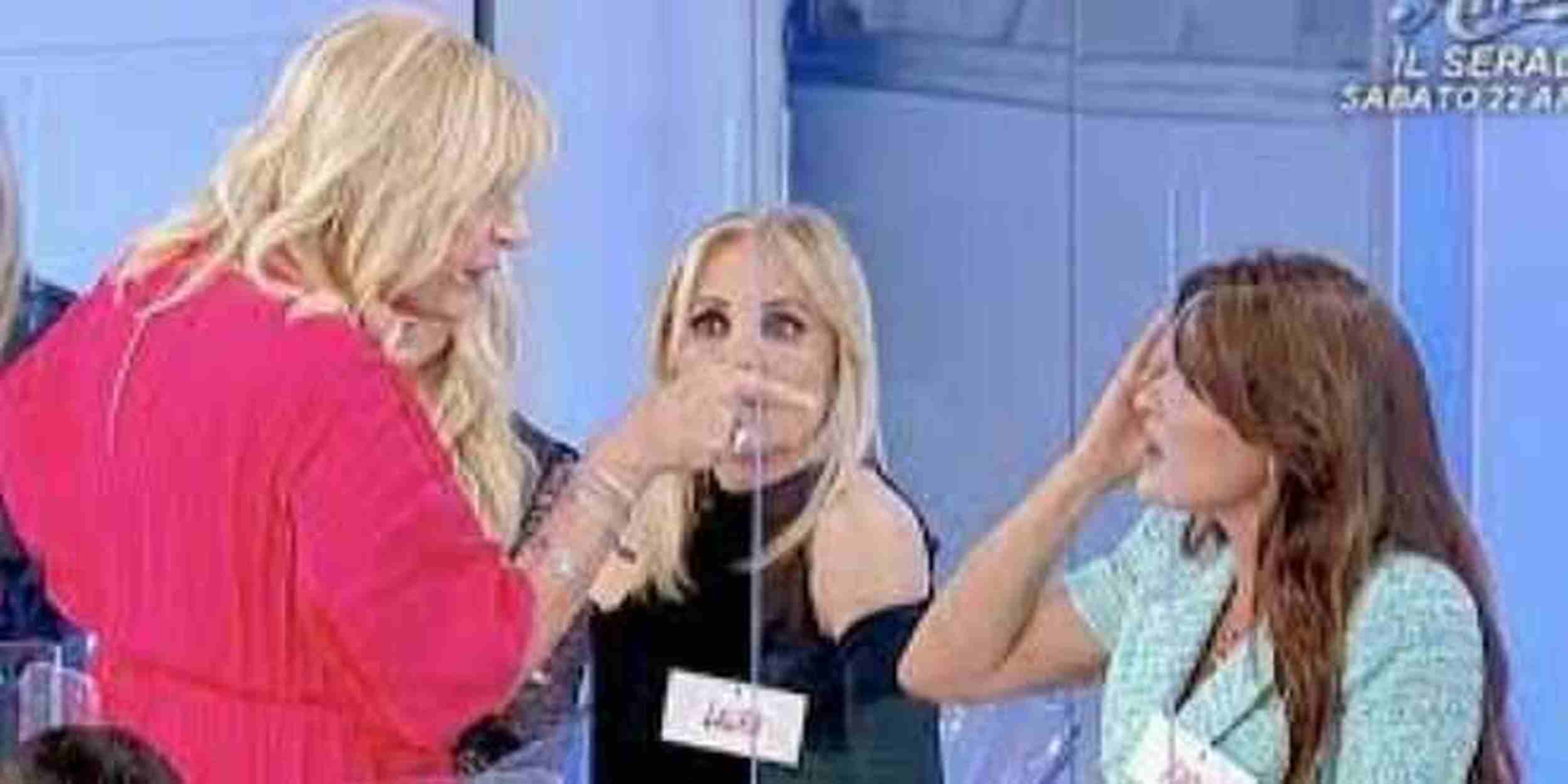 Uomini e donne, Gemma Galgani fuori di se: “Ti strappo tutti i capelli”