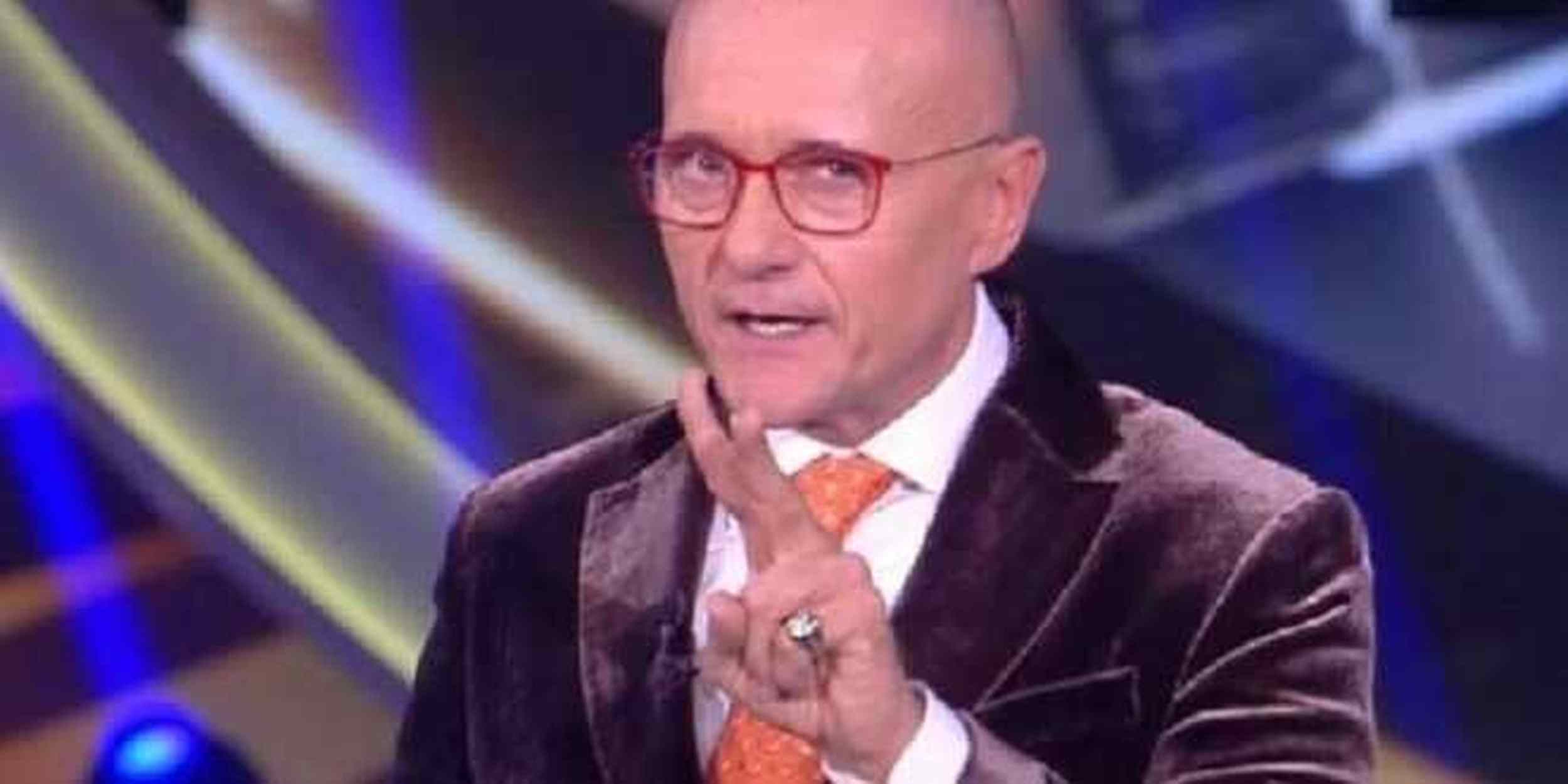 Grande Fratello, il web contro Alfonso Signorini: “Perché lei come opinionista”