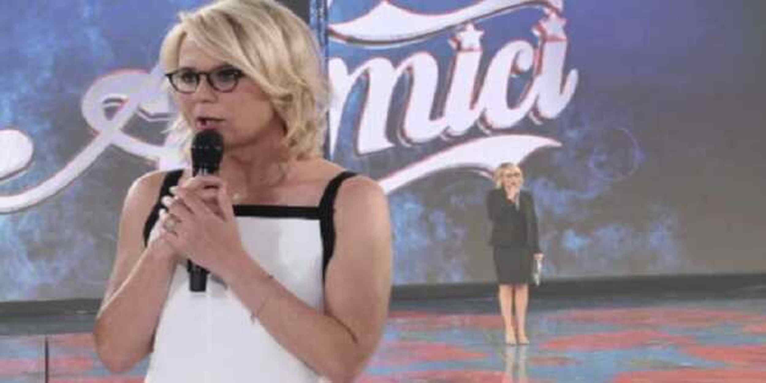 Amici 23, Maria De Filippi scalda il cuore: la triste confessione sulla sua adolescenza