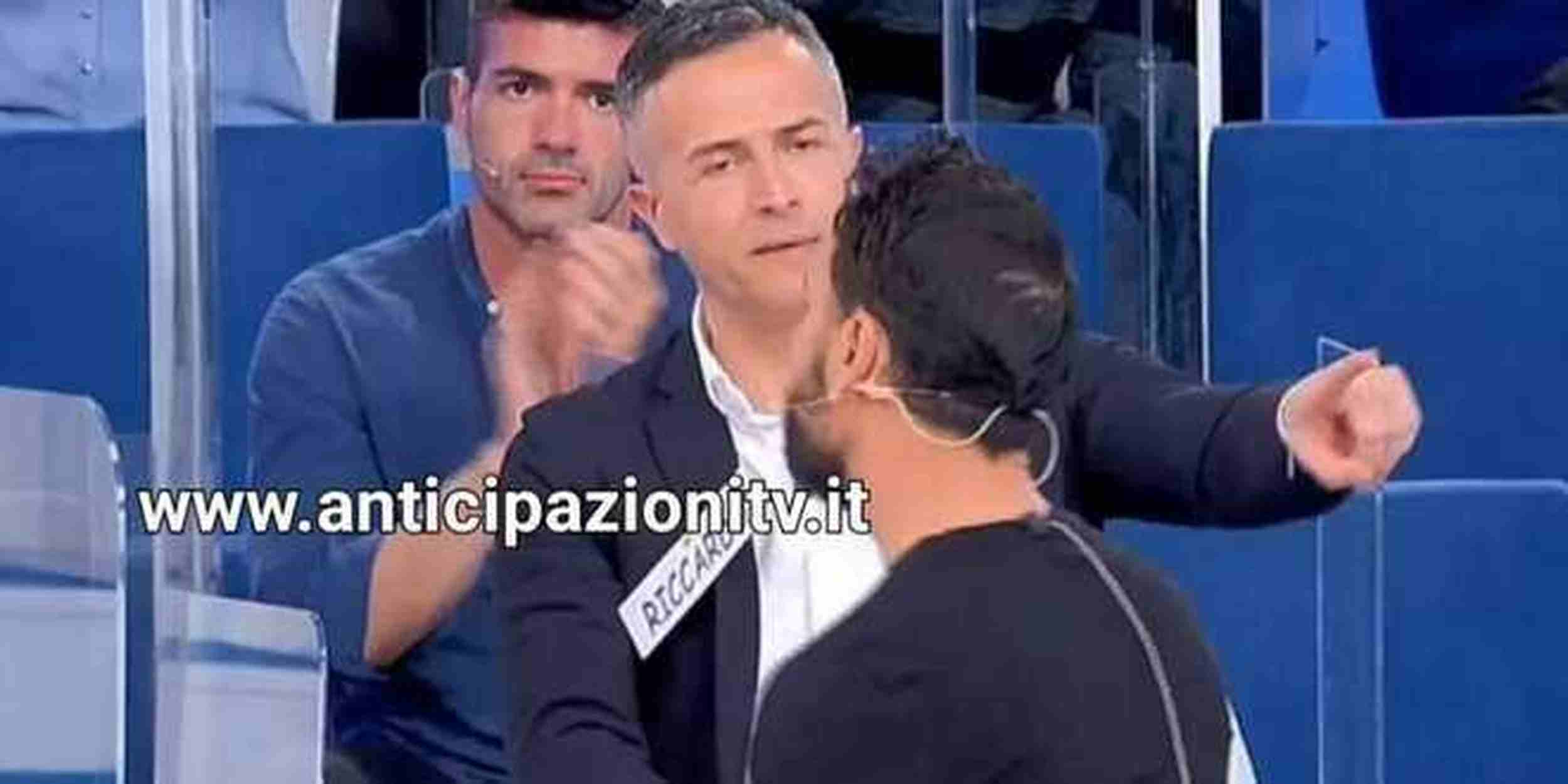 News Uomini e Donne, Riccardo Guarnieri ancora assente e verso l’addio al trono over: svelato il vero motivo