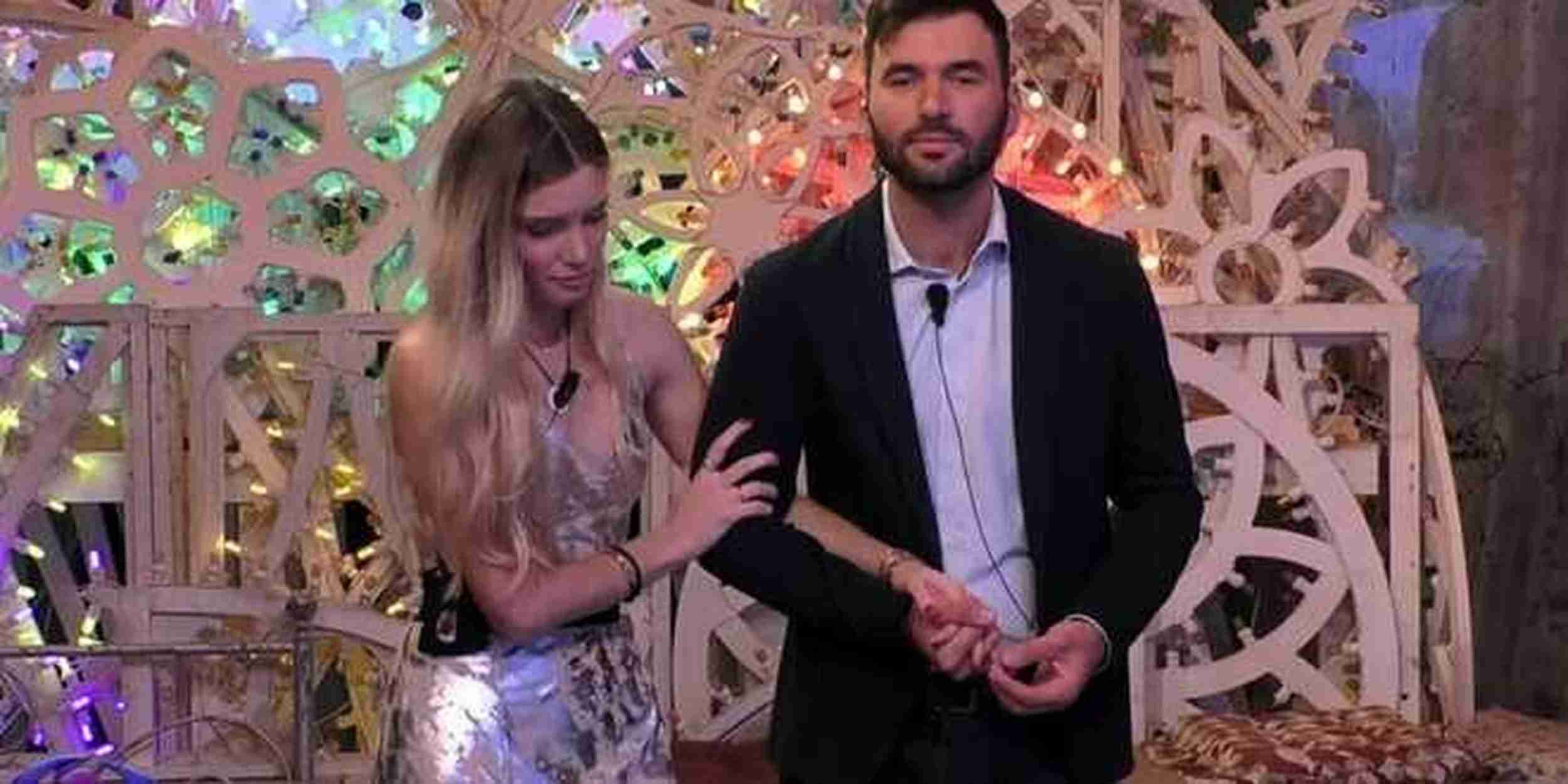 Anita Olivieri dà qualcosa a suo fratello: era già a conoscenza della sorpresa?