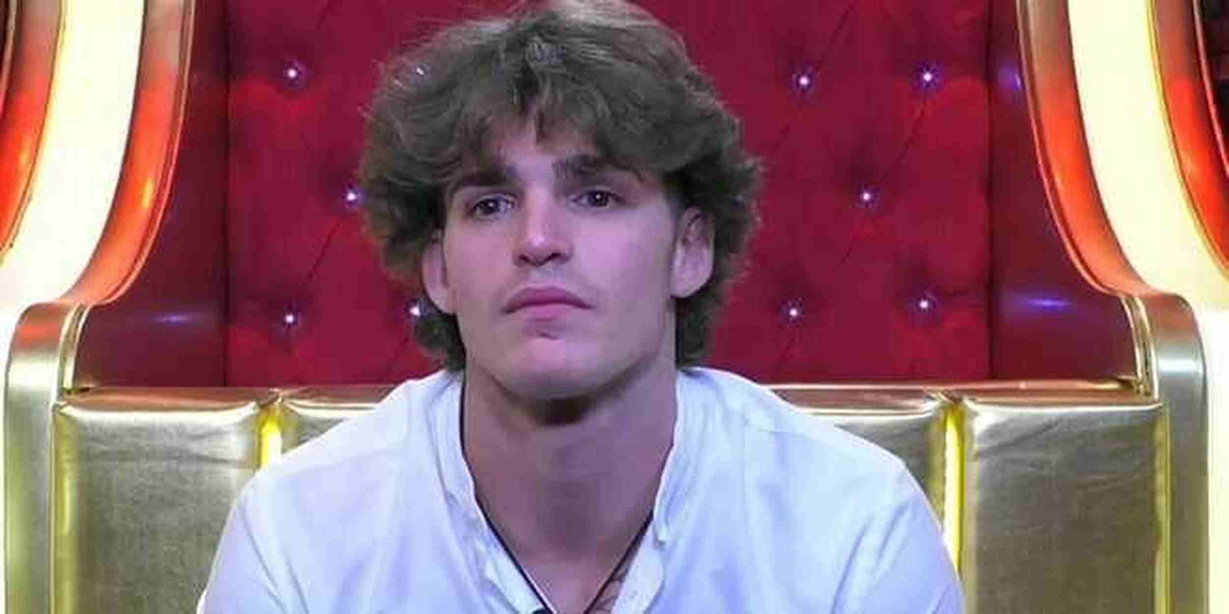 Grande Fratello 2023, Paolo Masella informato su quello che è successo fuori dalla casa: un suo gesto lo incastra