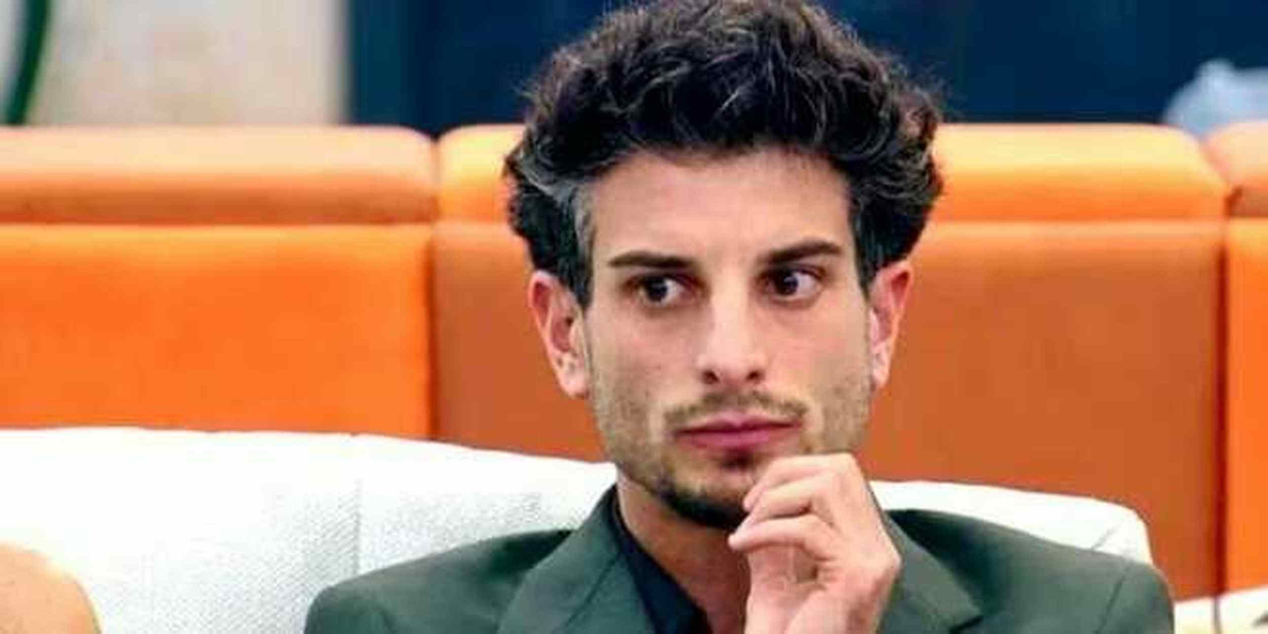 Parenti di Giuseppe Garibaldi lanciano insulti da fuori la casa: a chi sono rivolti?