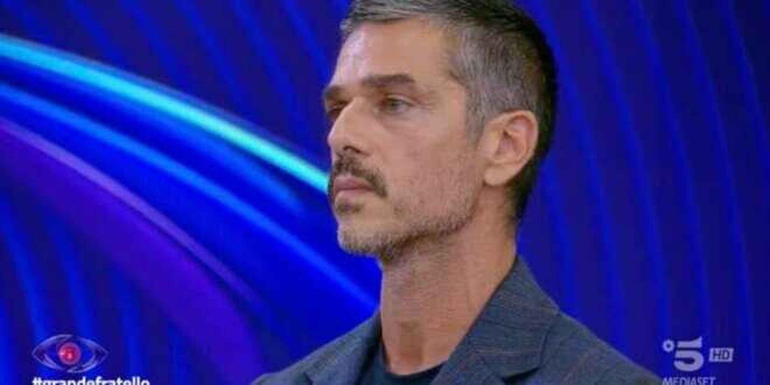 Lo sfogo di Massimiliano Varrese contro i giovani inquilini: discussioni e pianti