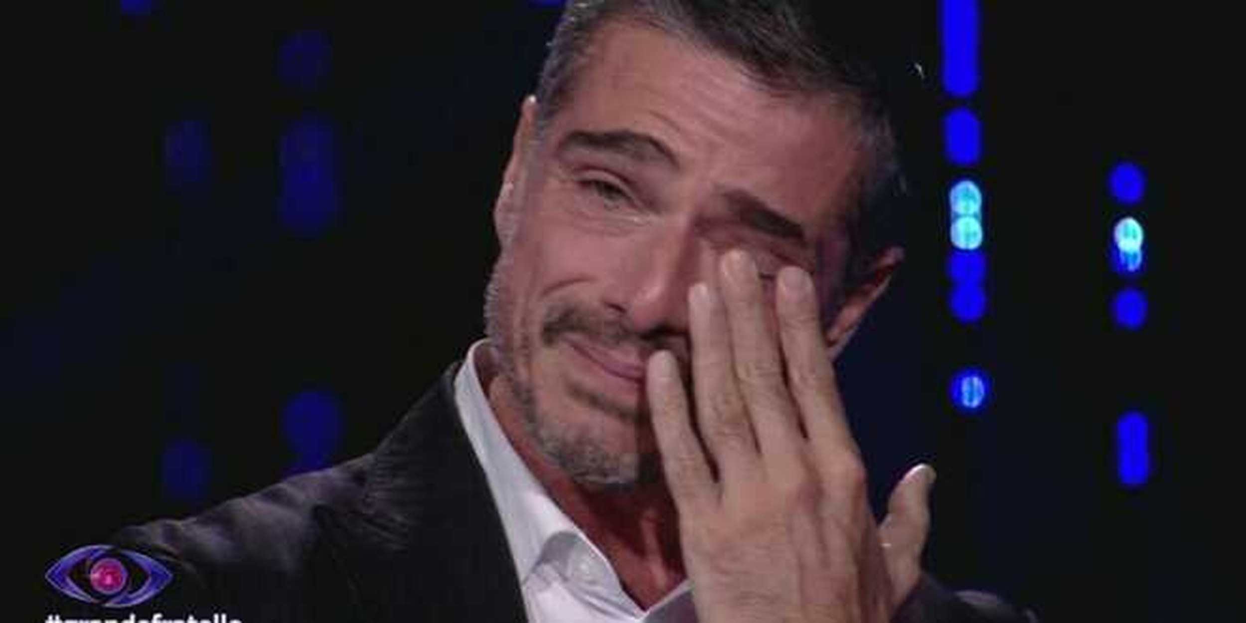 Massimiliano Varrese crolla in lacrime al Grande Fratello: potrebbe trattarsi di un lutto