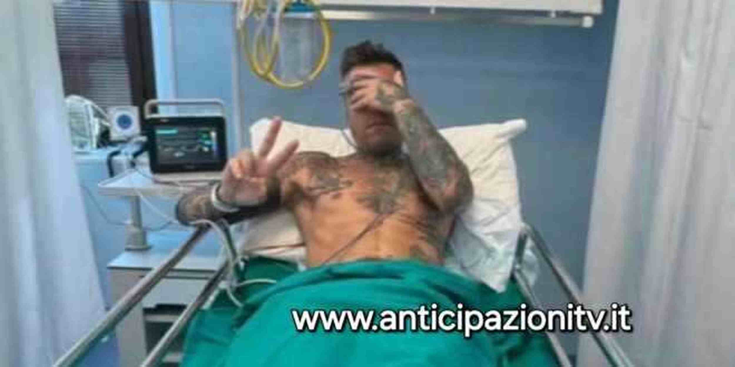 Il triste annuncio di Fedez dopo l’ultimo intervento subito in ospedale: la decisione dei medici