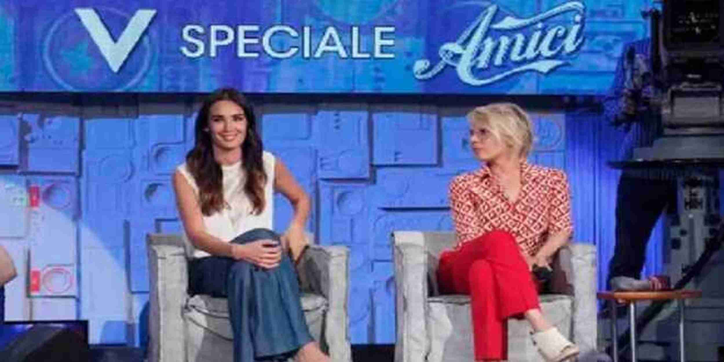 Speciale Amici-Verissimo, delusione per Maria De Filippi: un ex allievo rifiuta di partecipare