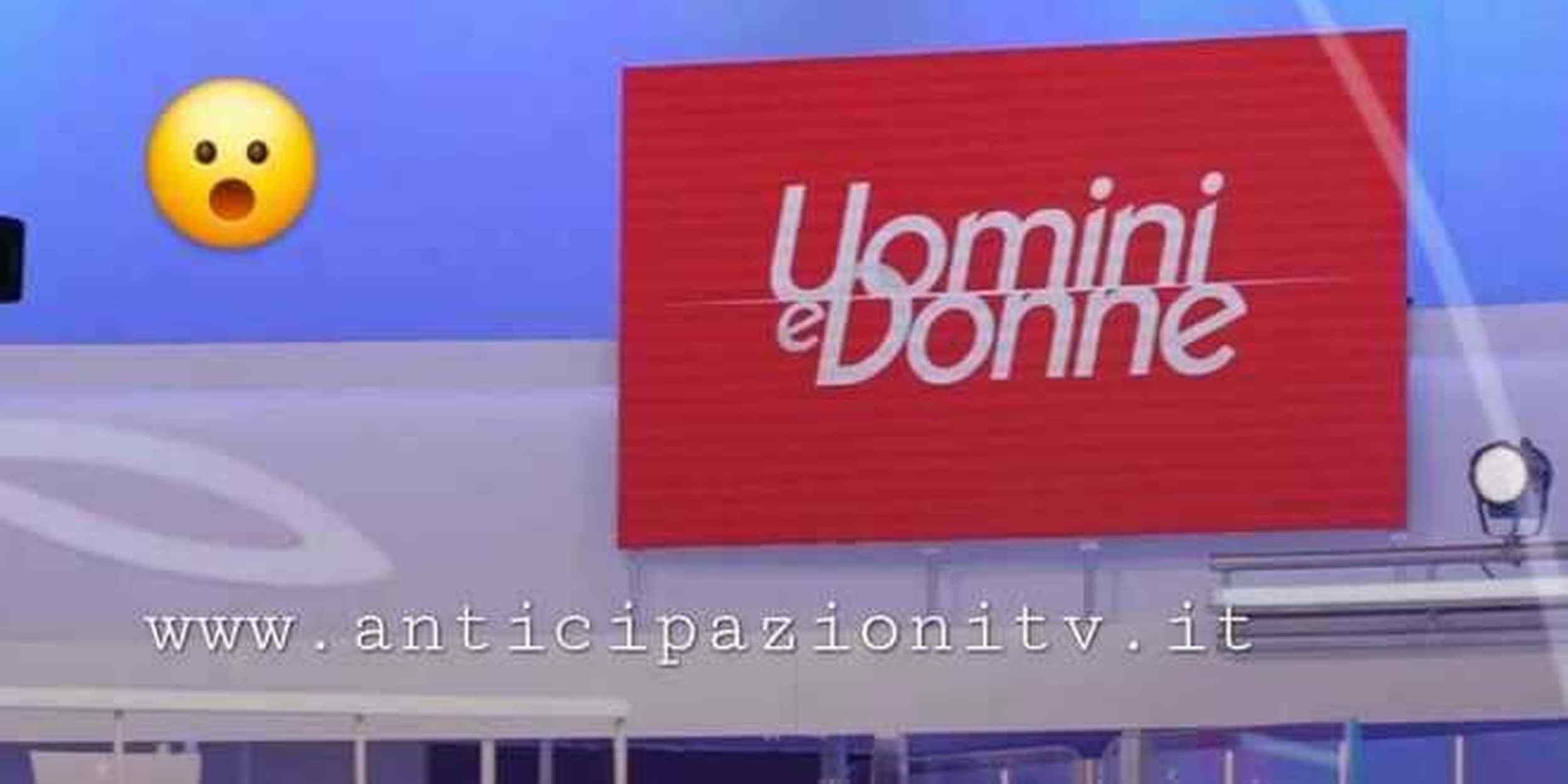 News Uomini e Donne, un'altra dama del trono over sparisce dai social: grande preoccupazione