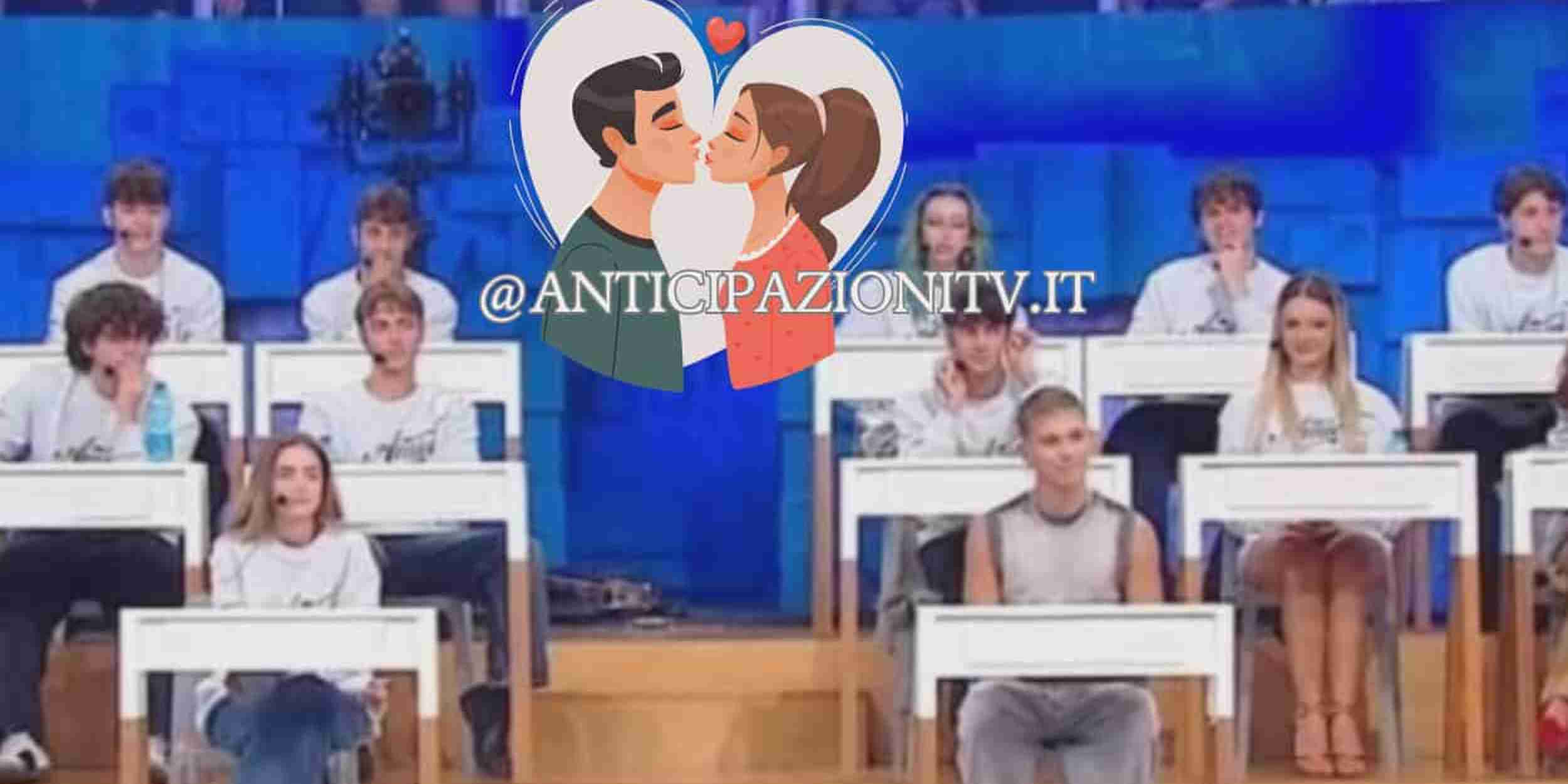 Amici 25, nasce la prima coppia: tenerezze, baci e confidenze