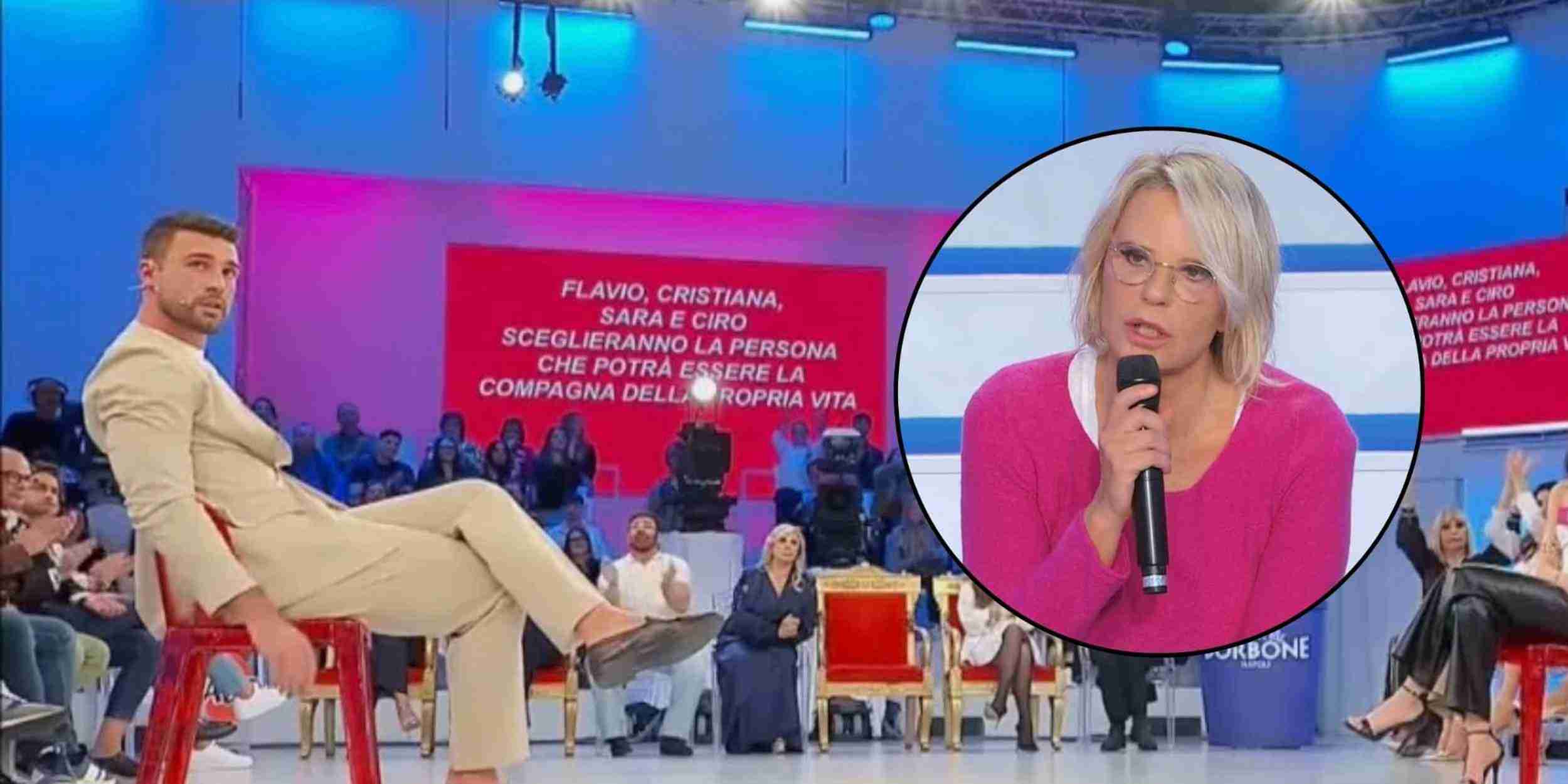 Studio di Uomini e Donne durante una registrazione con sedute e led wall