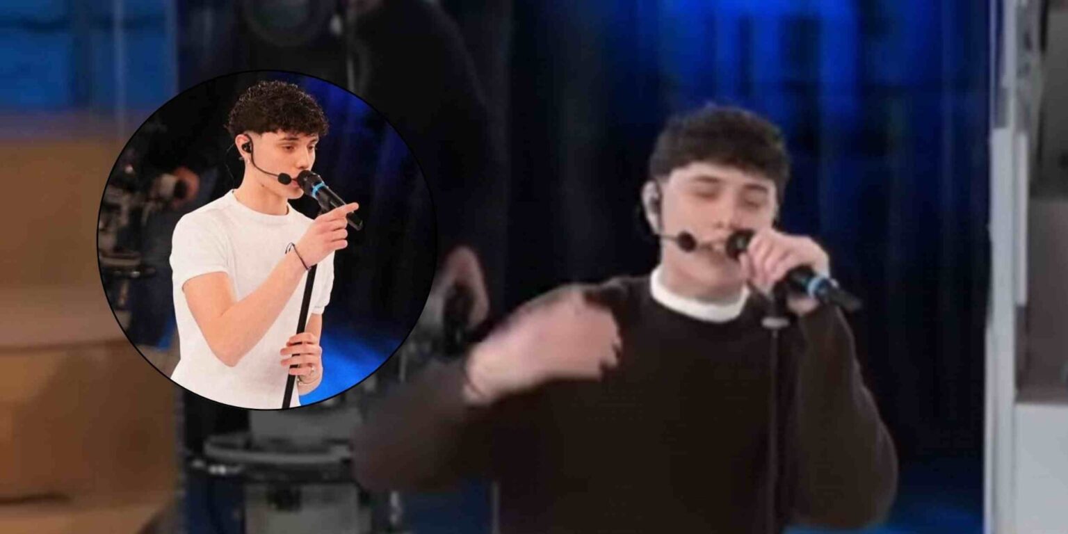 Riccardo Stimolo durante l’esibizione ad Amici 25 in studio