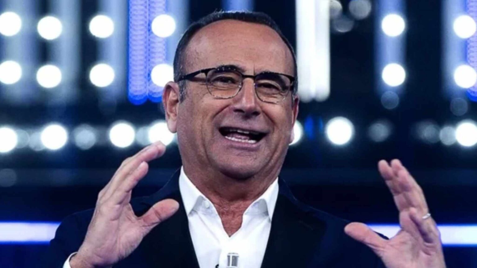 Carlo Conti annuncia i Big di Sanremo 2025: 30 artisti in gara per un’edizione ricca di sorprese.