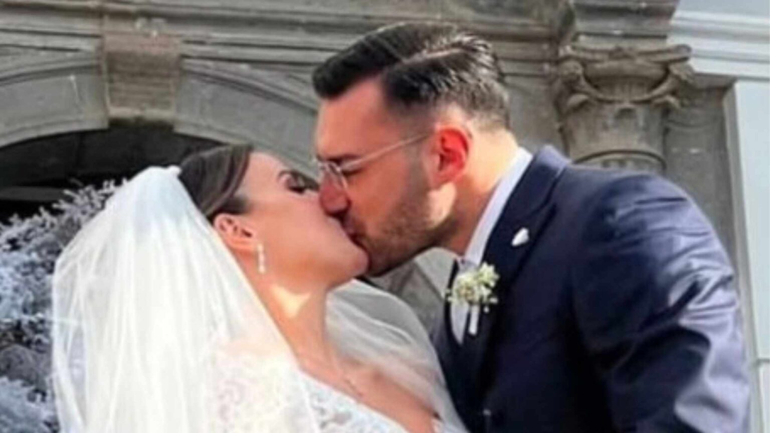 Claudia Dionigi e Lorenzo Riccardi sposi, durante la cerimonia a Nola.