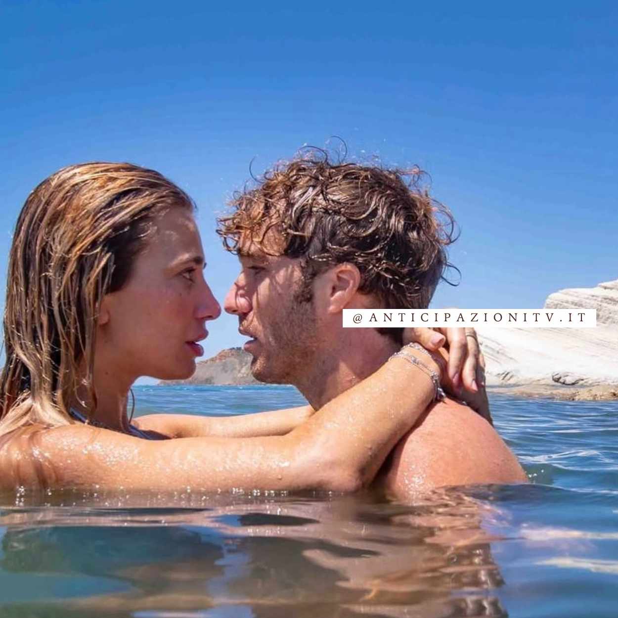 Crisi Clizia Incorvaia Paolo Ciavarro vacanze separate gossip