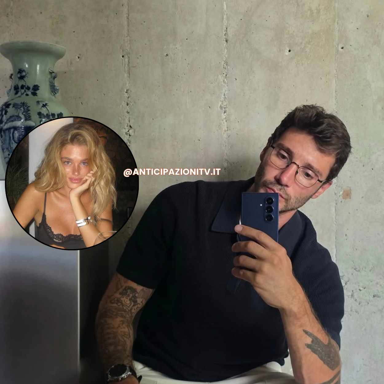 Stefano De Martino seduto pensieroso dopo la lite con Caroline Tronelli in un ristorante di Roma