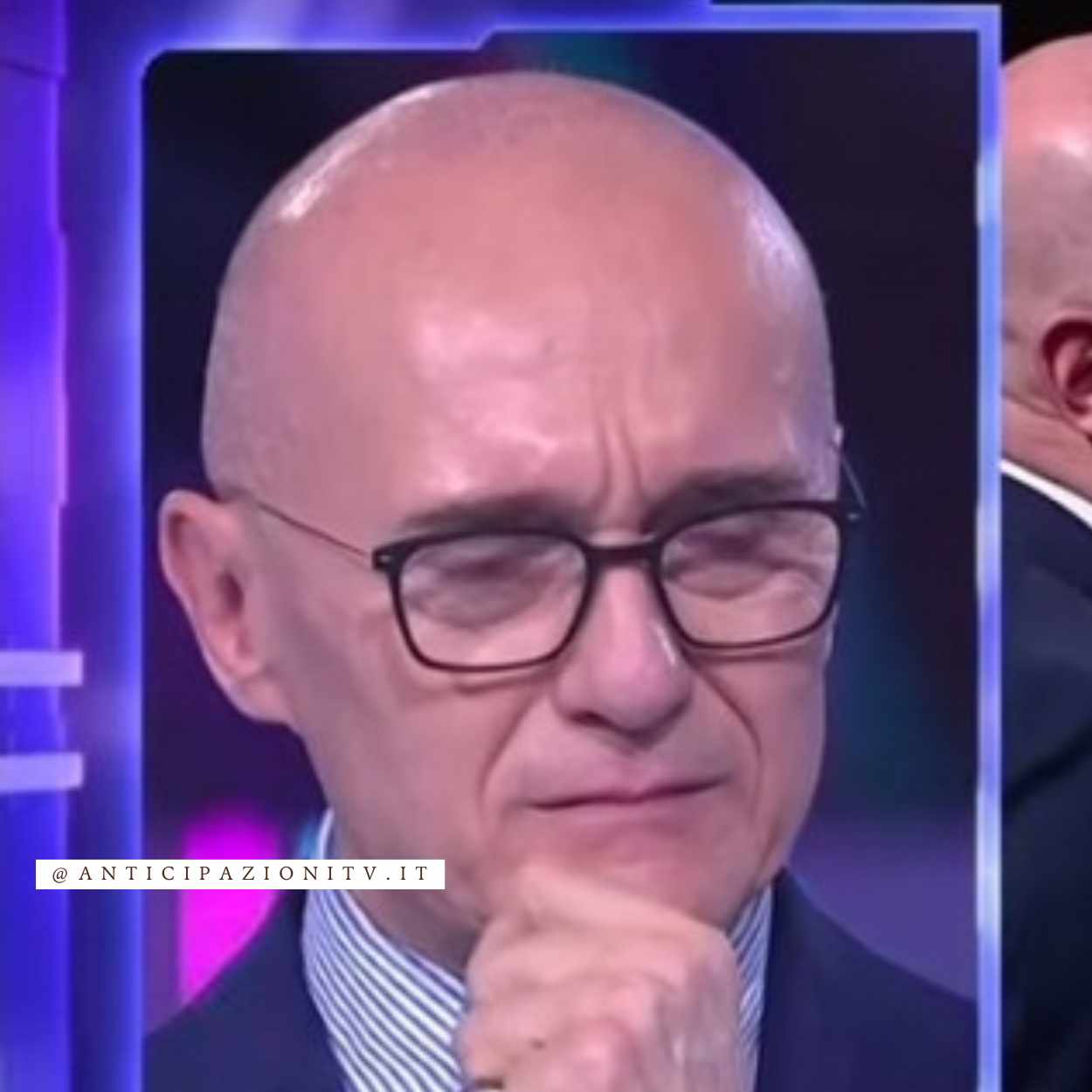 Alfonso Signorini in lacrime al Grande Fratello: il racconto di Mattia Fumagalli lo spinge a rivelare il suo coming out.