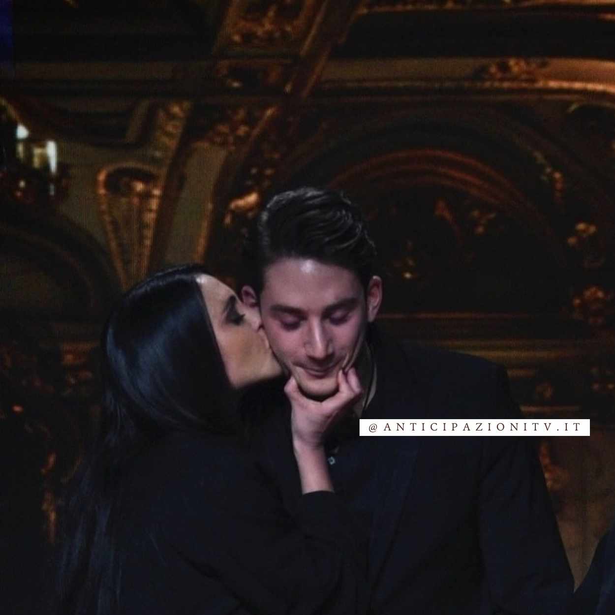 Tommaso Franchi e MariaVittoria Minghetti discutono nella casa del Grande Fratello dopo nuove rivelazioni sulla loro relazione.