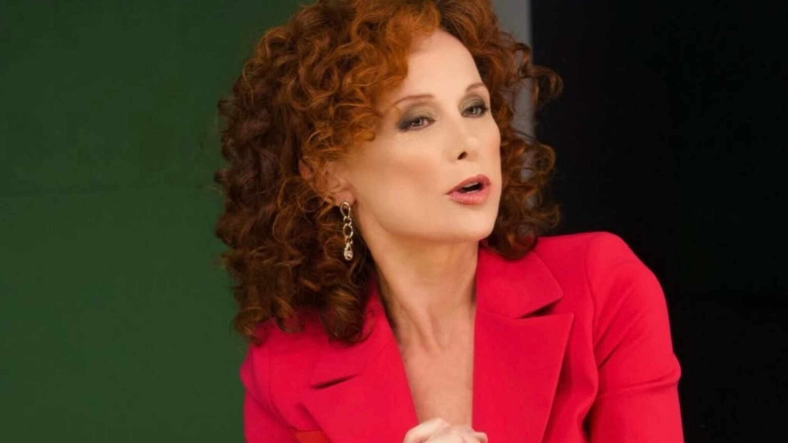 Beatrice Luzzi accende i sospetti su una squalifica al Grande Fratello con un gesto sui social.