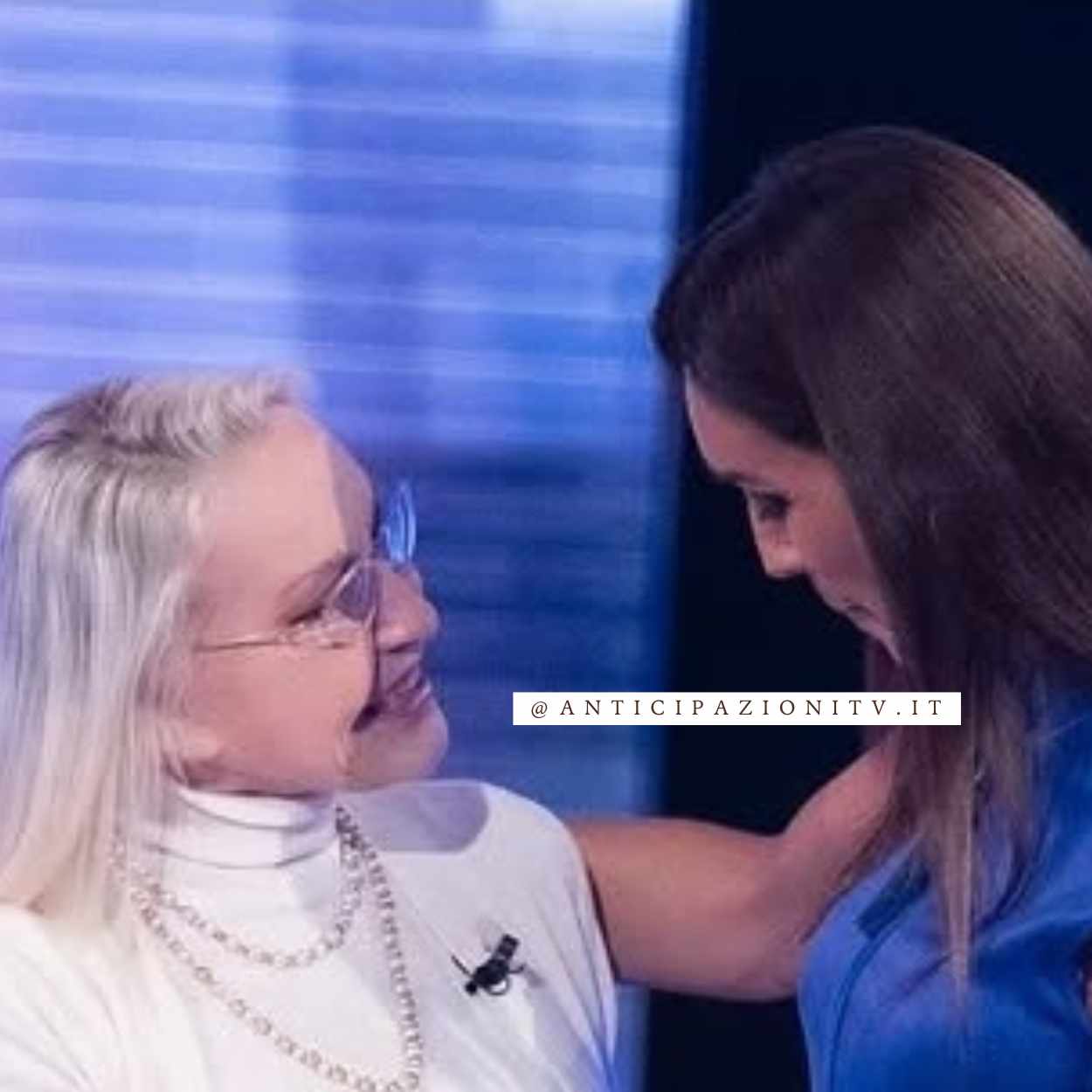 Silvia Toffanin emozionata mentre ricorda Eleonora Giorgi durante la puntata di Verissimo con un video tributo speciale.