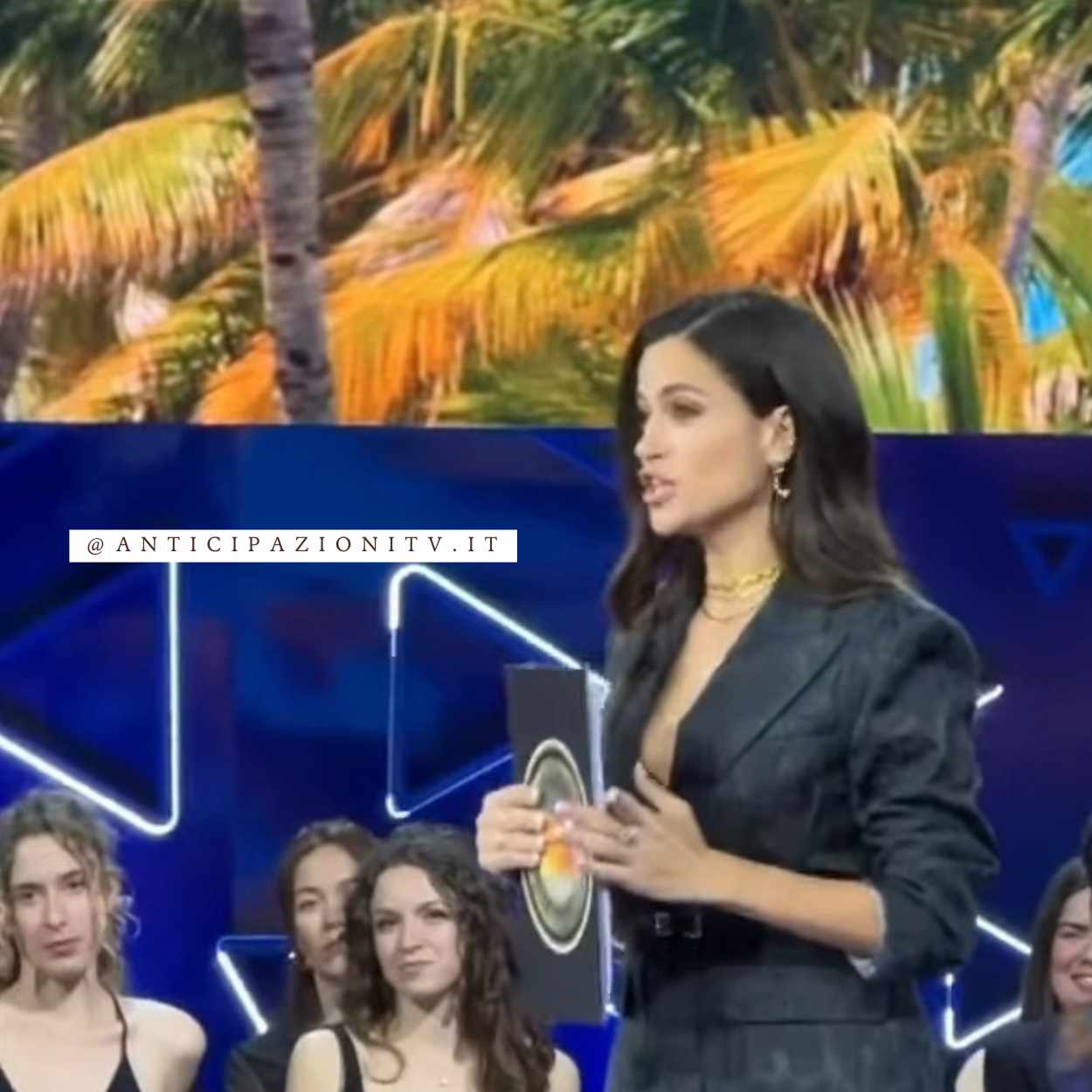 Mirko Frezza organizza un baratto illegale con i giovani: nuova infrazione a L’Isola dei Famosi 2025.