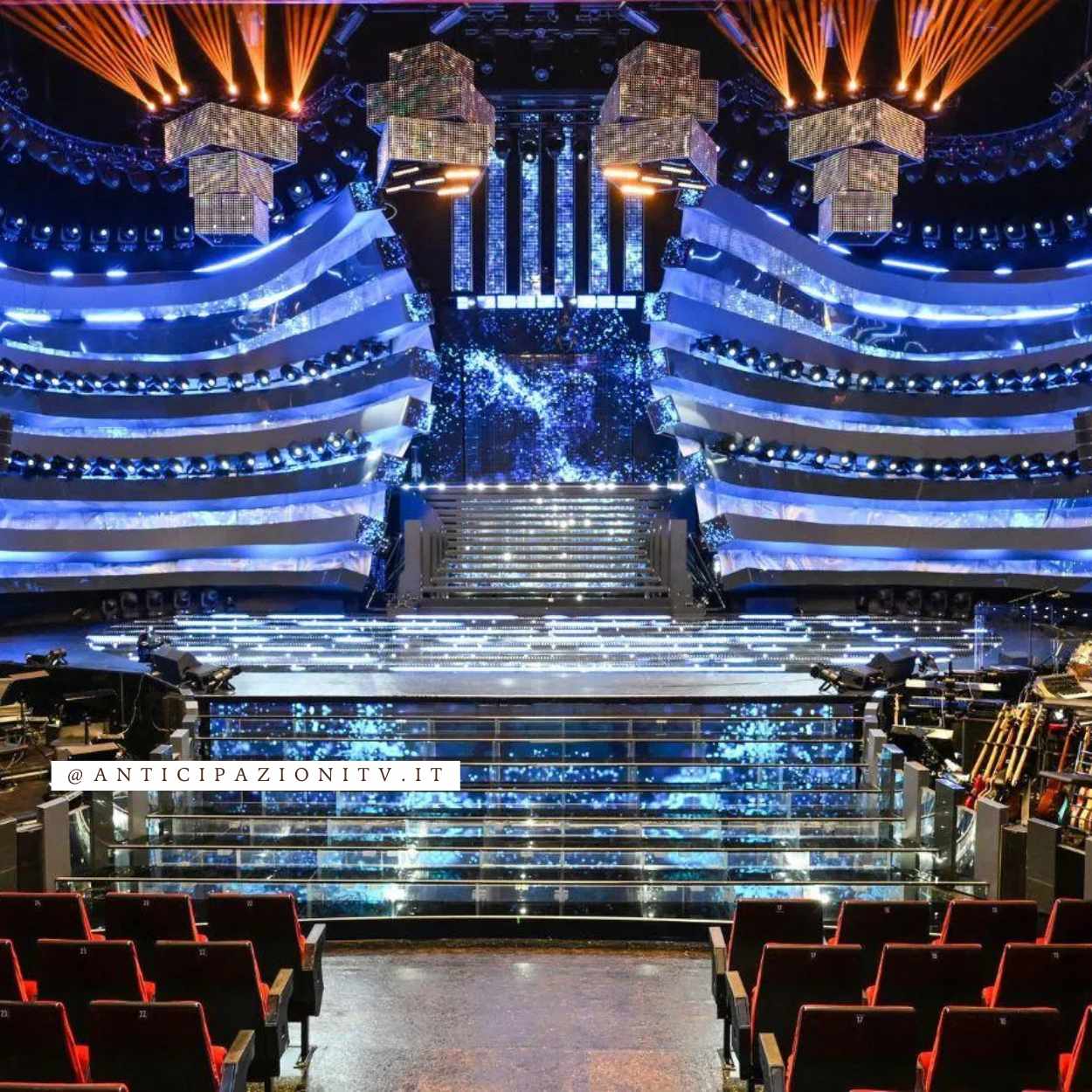 Sanremo 2025, indiscrezioni su due cantanti sorpresi nei camerini del Teatro Ariston.