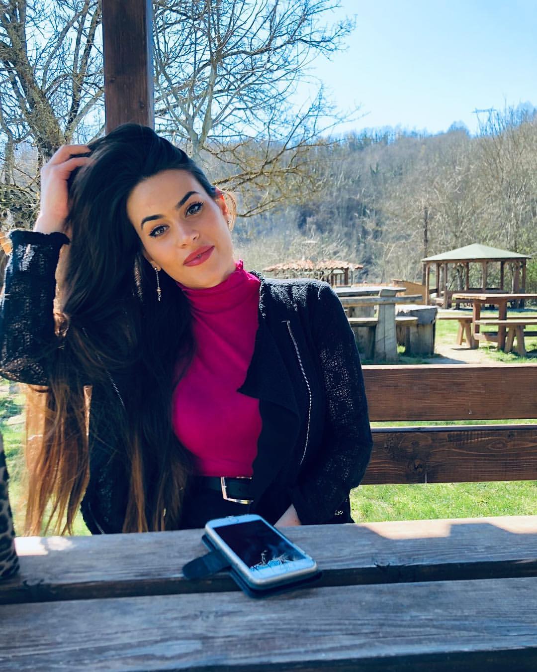 Uomini e Donne anticipazioni: ecco chi è Veronica, la corteggiatrice contesa dai tronisti Alessandro e Giulio