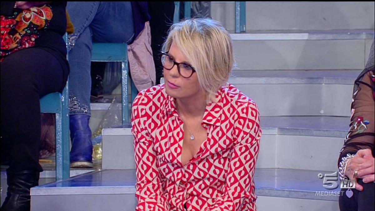 Uomini e Donne anticipazioni, Maria De Filippi rimprovera aspramente la tronista Sara