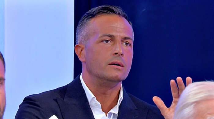 Uomini e Donne anticipazioni, la disperazione di Riccardo Guarnieri: il cavaliere esce dallo studio piangendo