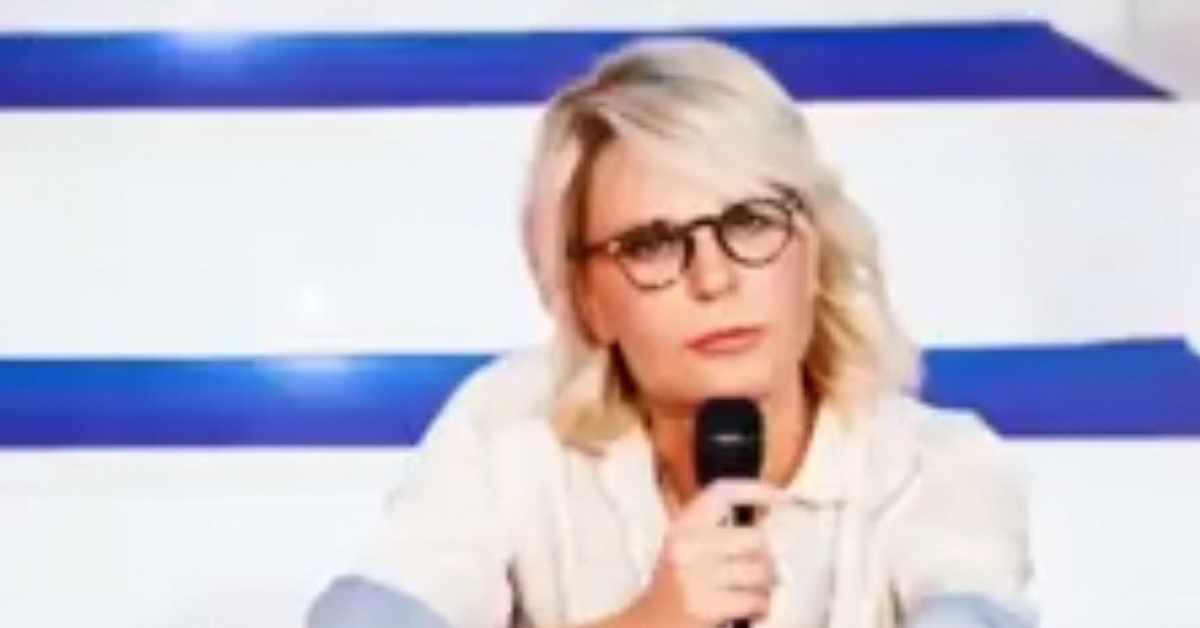 Uno scatto di Maria De Filippi a Uomini e Donne