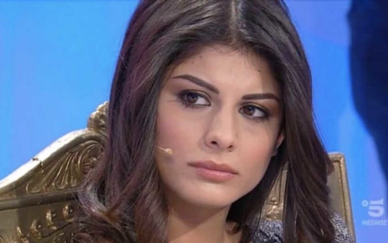 Uomini e Donne news, Giulia Cavaglià ha un nuovo fidanzato famoso: il video mentre si baciano