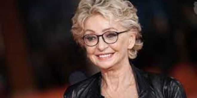 Enrica Bonaccorti in ospedale nella notte:" Dramma, però sorrido"