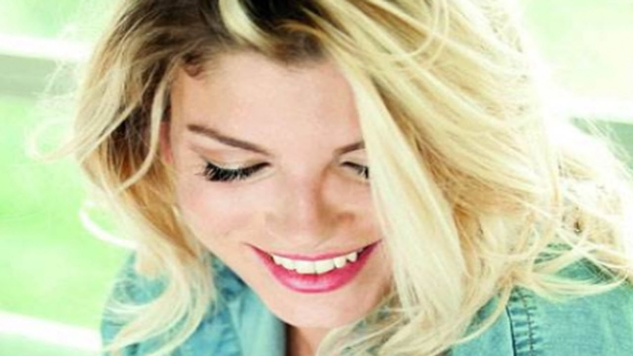 La prima uscita di Emma Marrone dopo l'intervento!