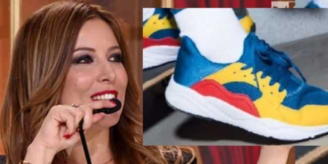 Selvaggia Lucarelli affonda le scarpe Lidl, poi ritratta: "Ho le scarpe per Ballando"