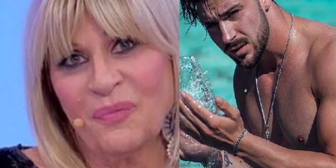 Uomini e donne, Nicola Vivarelli sotto il sole con i cari e senza Gemma Galgani