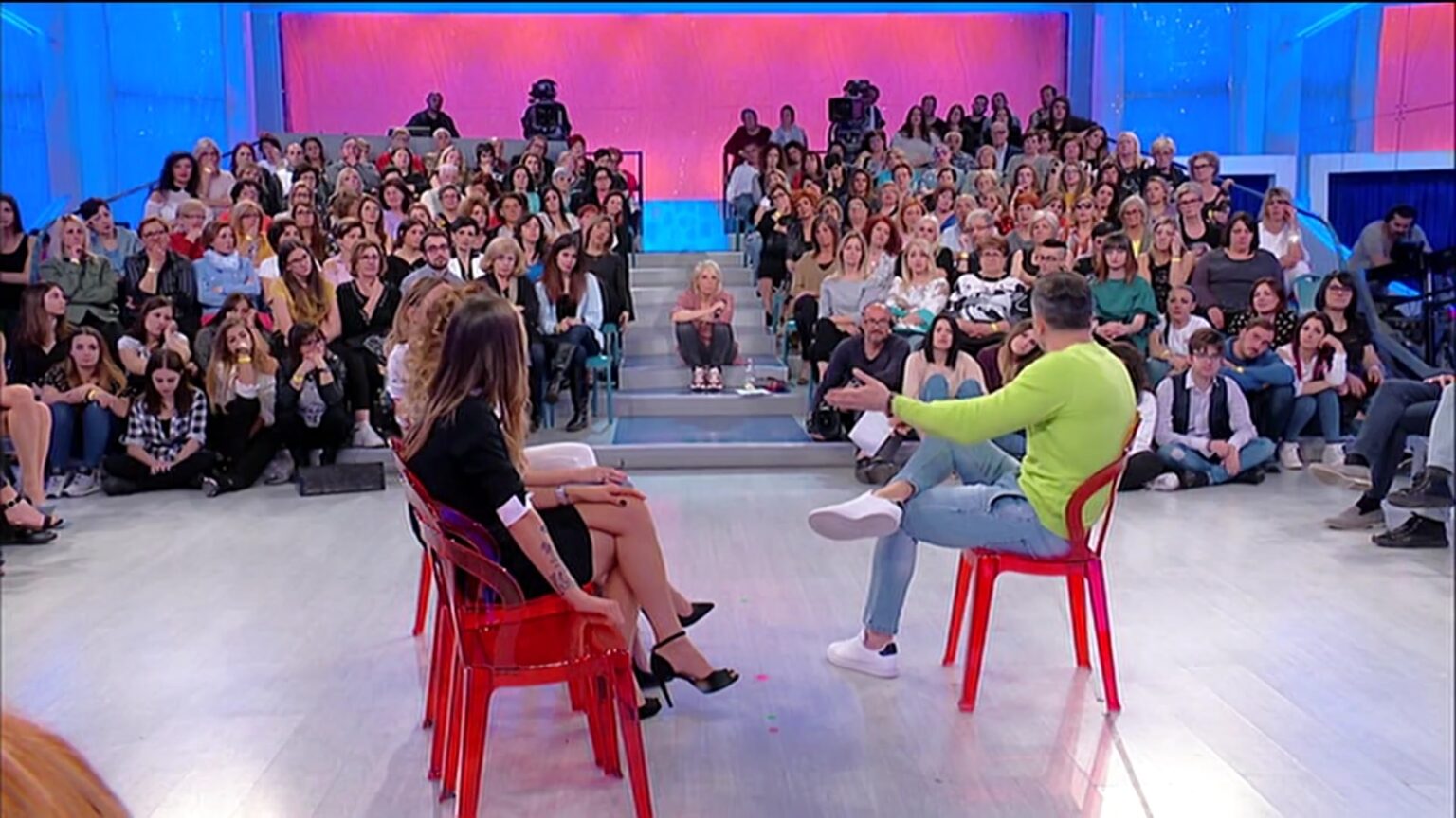 Uomini e Donne, dal trono over ai video completamente nuda sui social: la dama lascia a bocca aperta!